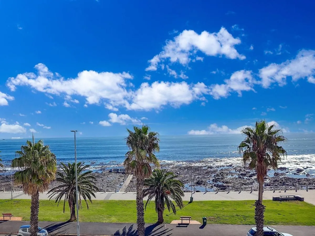 Seaside Apartment Opposite Seapoint Promenade. Kapstadt