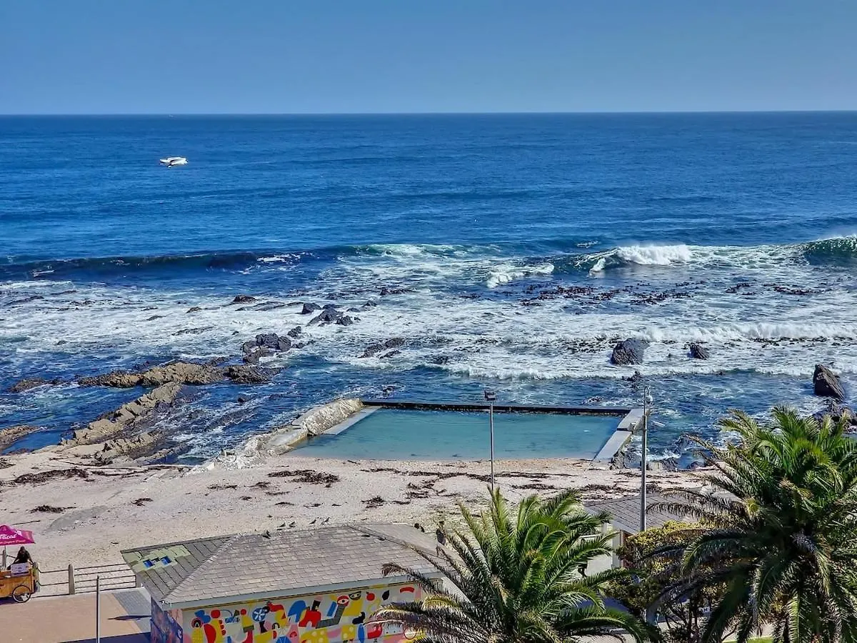Seaside Apartment Opposite Seapoint Promenade. Kapstadt