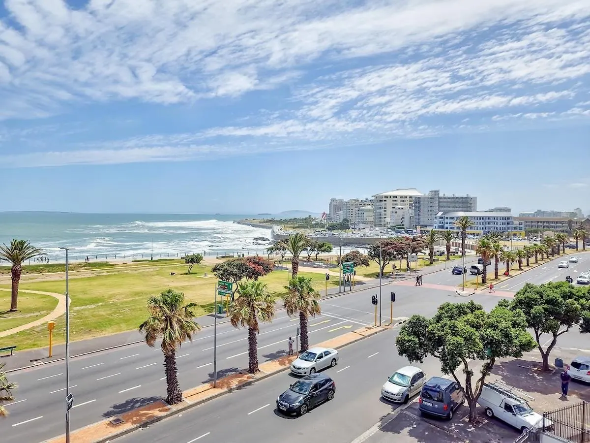 Seaside Apartment Opposite Seapoint Promenade. Kapstadt