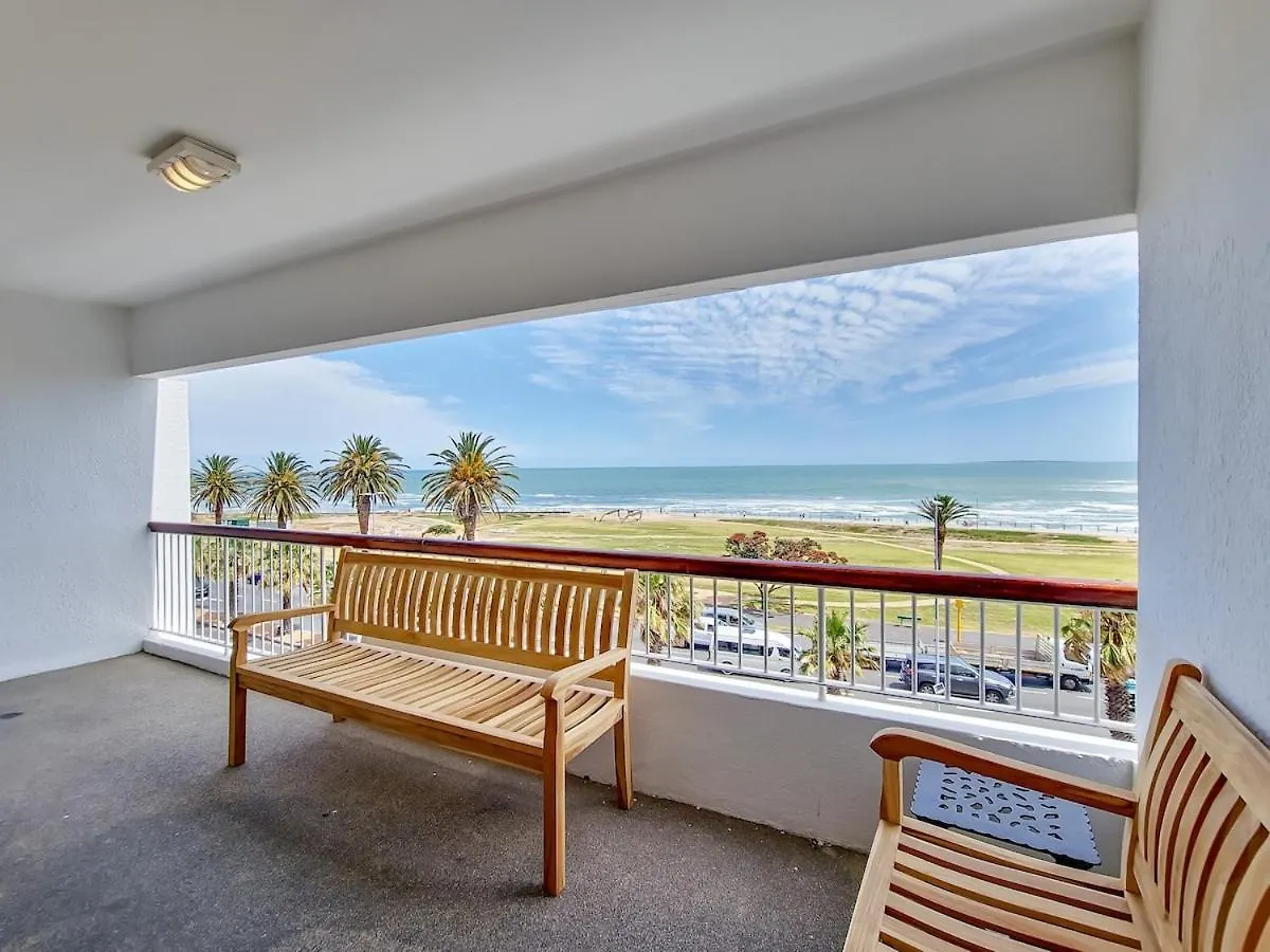 Seaside Apartment Opposite Seapoint Promenade. Kapstadt 0*,  Südafrika