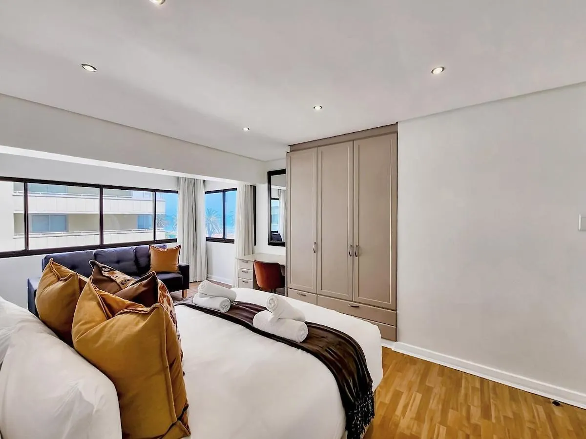Seaside Apartment Opposite Seapoint Promenade. Kapstadt