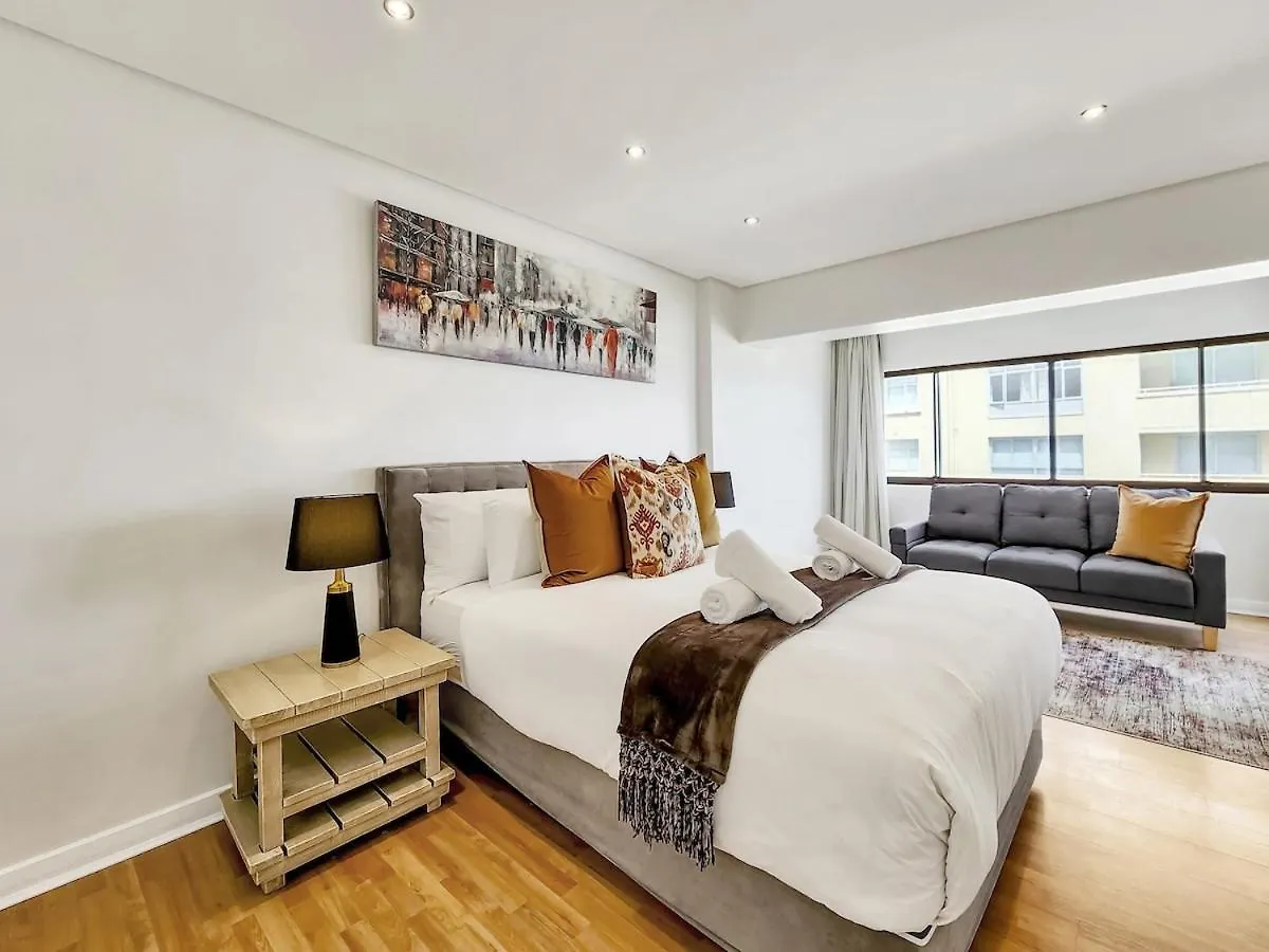 Seaside Apartment Opposite Seapoint Promenade. Kapstadt