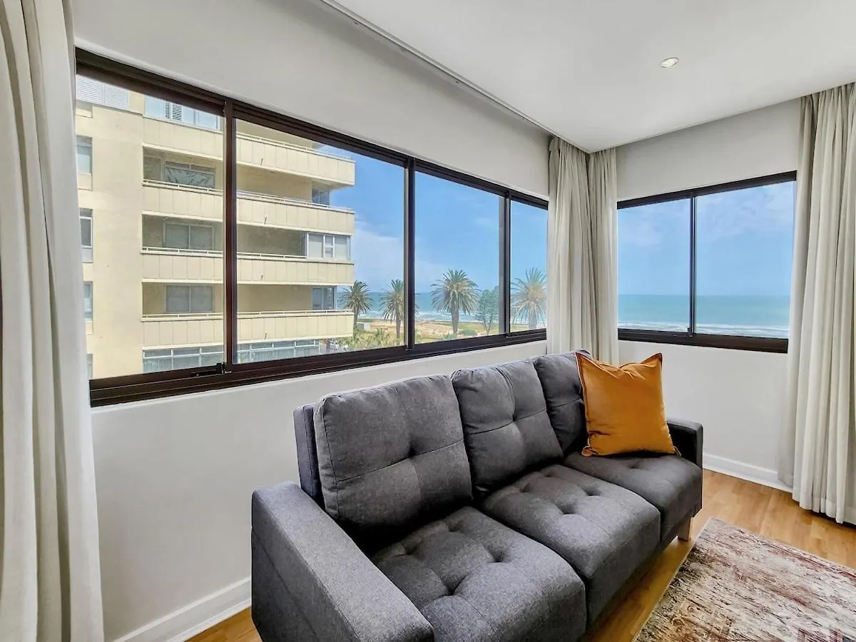 Seaside Apartment Opposite Seapoint Promenade. Kapstadt