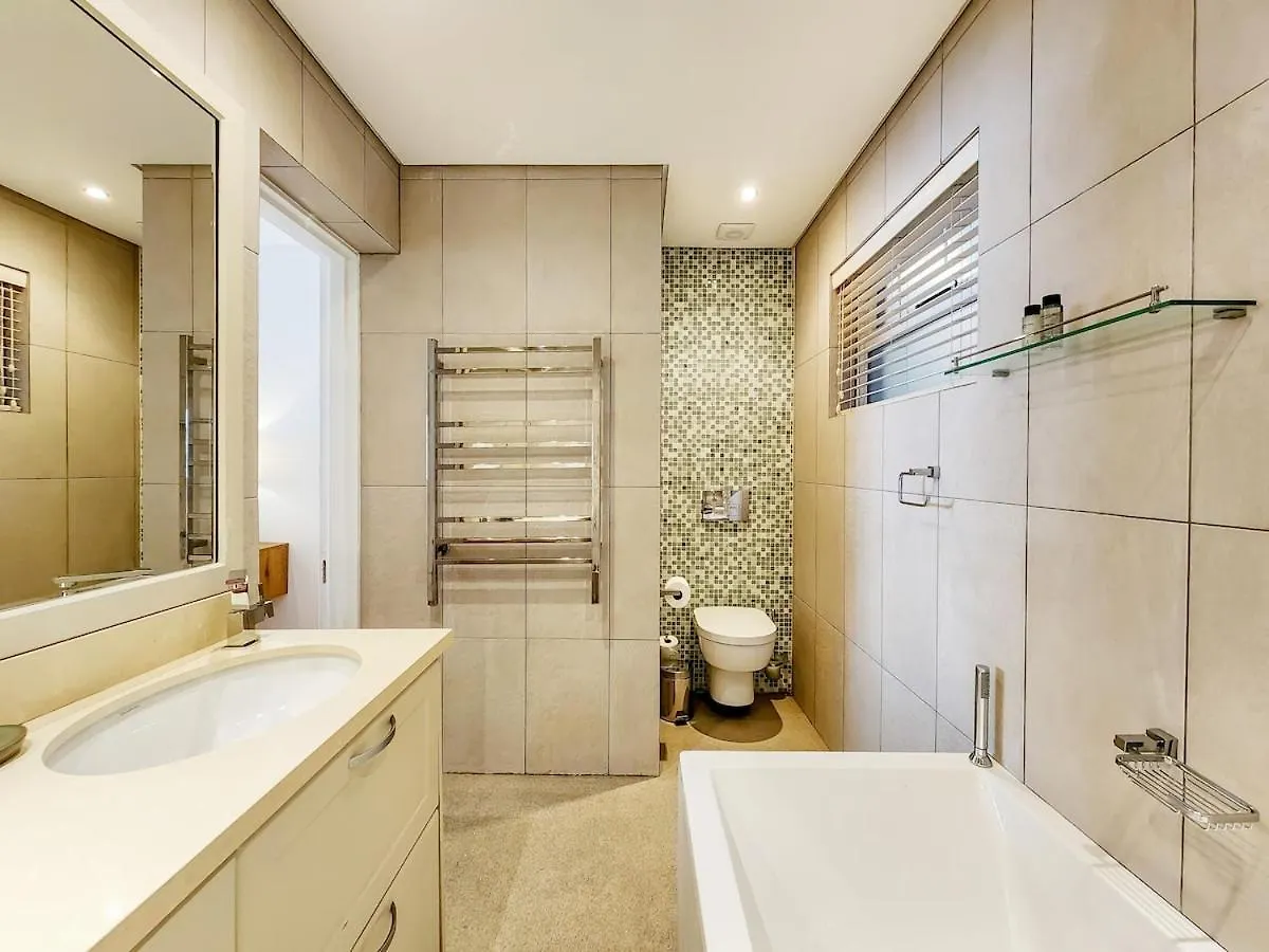 Seaside Apartment Opposite Seapoint Promenade. Kapstadt