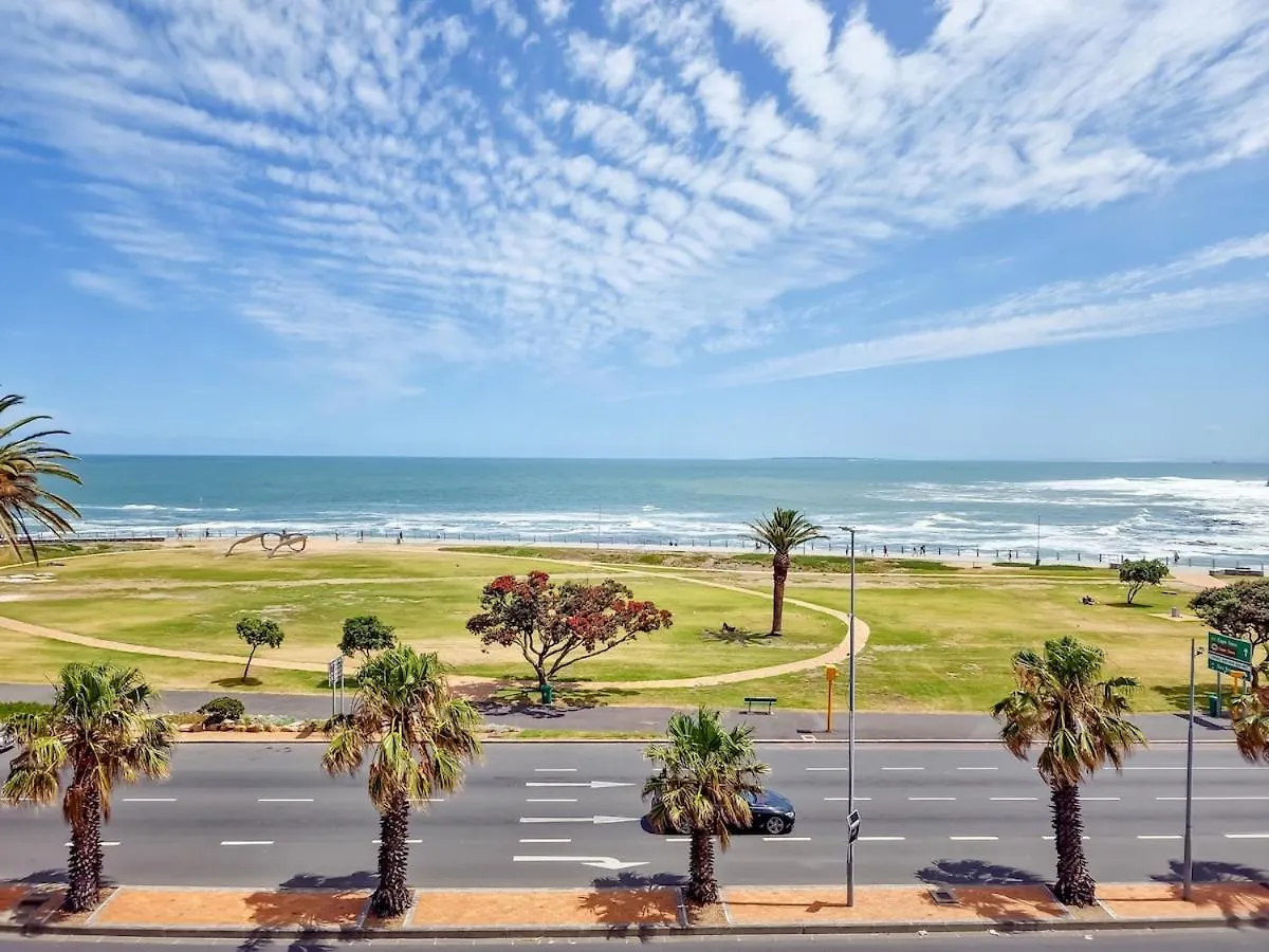 Seaside Apartment Opposite Seapoint Promenade. Kapstadt