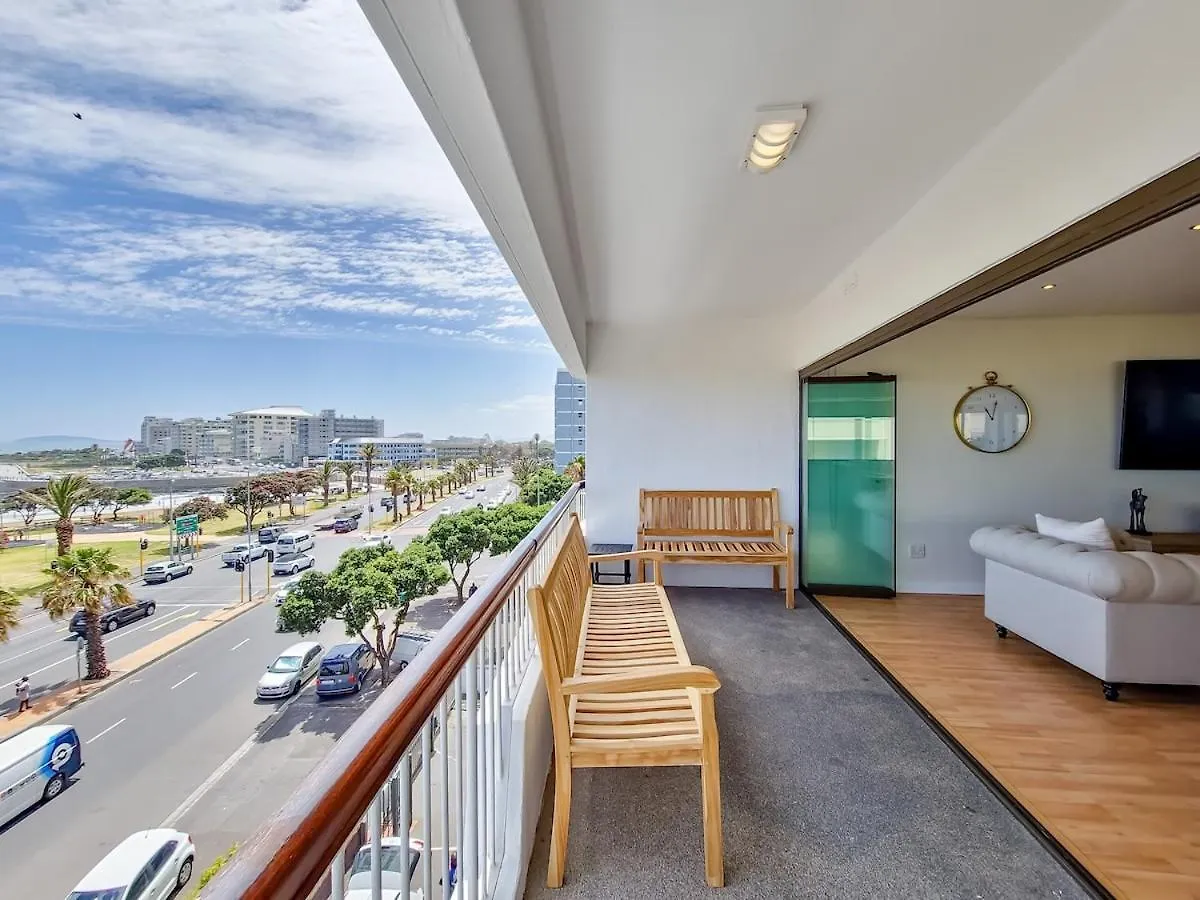 Seaside Apartment Opposite Seapoint Promenade. Cape Town Güney Afrika